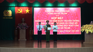Họp mặt kỷ niệm 63 năm ngày truyền thống lực lượng cảnh sát nhân dân