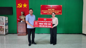 BÀN GIAO VỐN QUỸ HỖ TRỢ NÔNG DÂN THỰC HIỆN DỰ ÁN TRỒNG TRÀM LẤY HOM GIỐNG