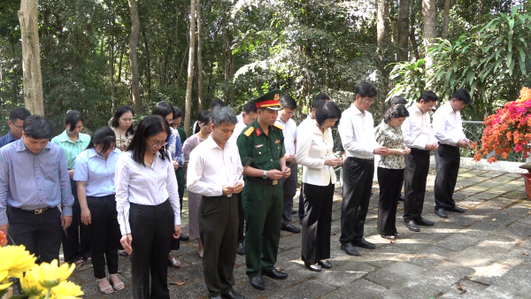 xã Trị An viếng nghĩa trang nhân dịp tết Nguyên đán Bính Ngọ 2026